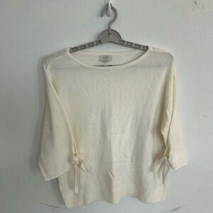 Loft Cream Women’s Boat Neck Sweater w Bows at The End of The Sleeves

Size L